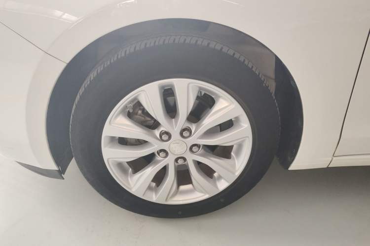 Used Buick GT 2021 Revised Version Flagship 1.5L Automatic Elite Edition Left Front Wheel Hub