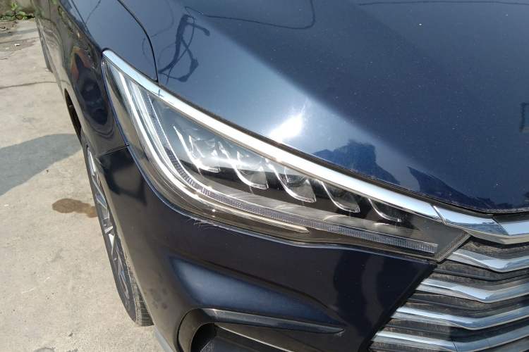 Used BYD Song MAX 2021 Upgraded Model 1.5T Automatic Flagship Version with 6 Seats Right Front Headlight