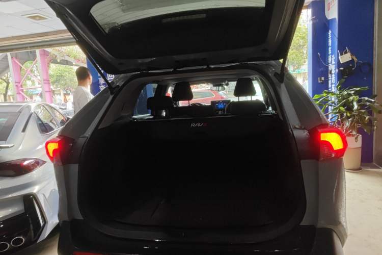 Used Toyota RAV4 2020 Dual-Engine 2.5L E-CVT Two-Wheel Drive Elite Edition Trunk