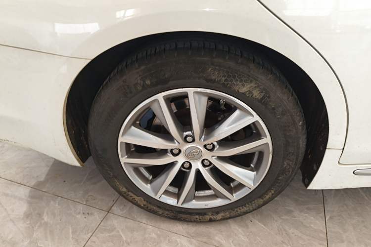 Used Infiniti Q50L 2015 2.0T Comfort Edition Exterior 5