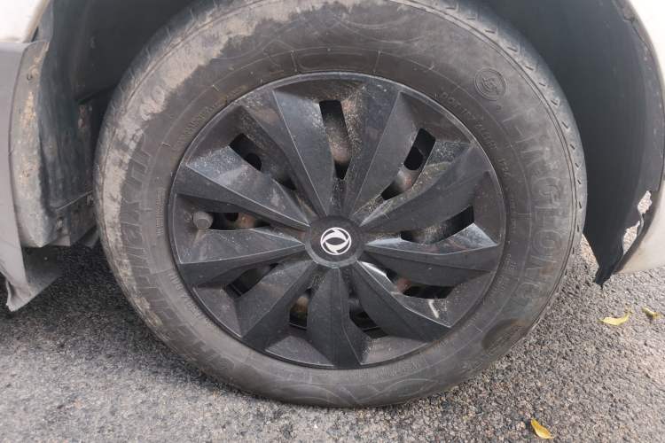 Used Dongfeng Fengon 330 2014 1.5L Manual Standard Edition DK15-02
