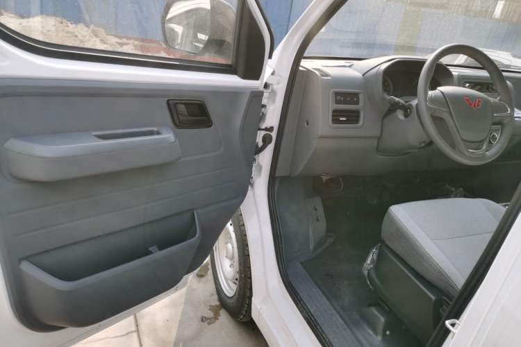 Used Wuling Yangguang 2025 Model 400km Bus Edition—Comfort Edition