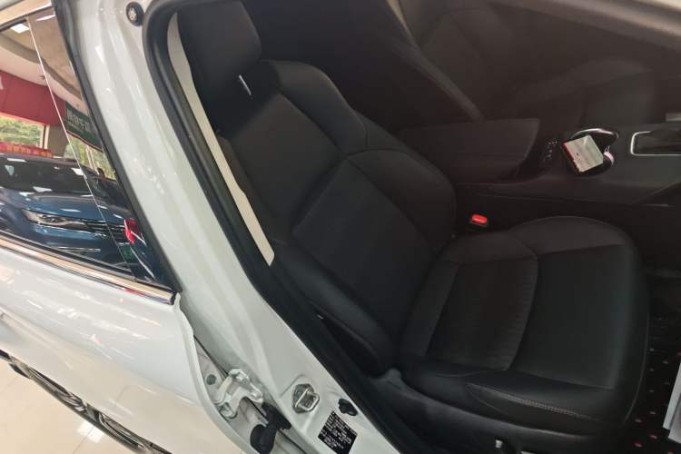 Used Toyota Venza 2023 2.5L Smart Electric Hybrid Dual-Drive Prestige Version