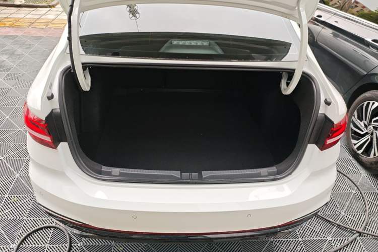 Used Volkswagen Lavida 2024 300TSI DSG Starry Sky Deluxe Edition Trunk