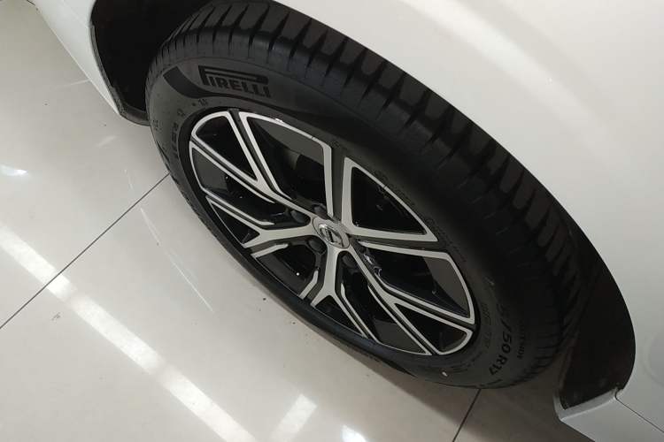 Used Volvo S60 2023 B4 Zhiyi Luxury Edition Right Rear Wheel Hub