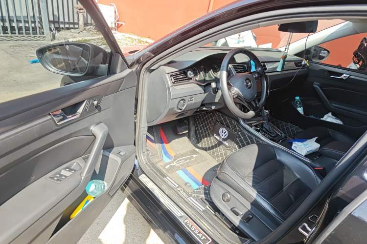 Used Volkswagen Passat 2017 330TSI DSG Luxury Edition
