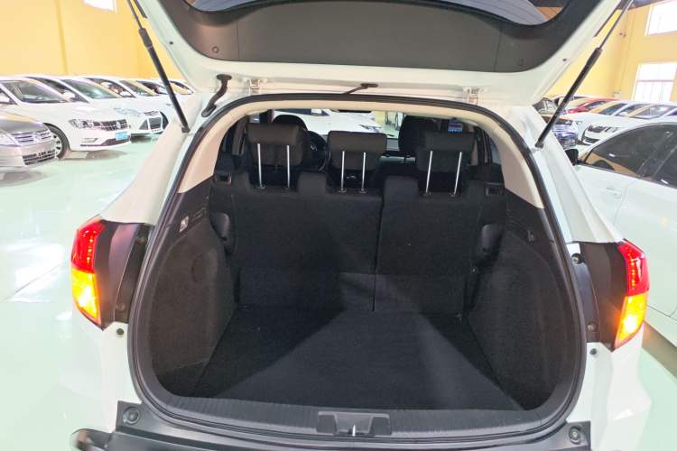 Used Honda Vezel 2017 1.5L CVT 2WD Comfort Model Trunk