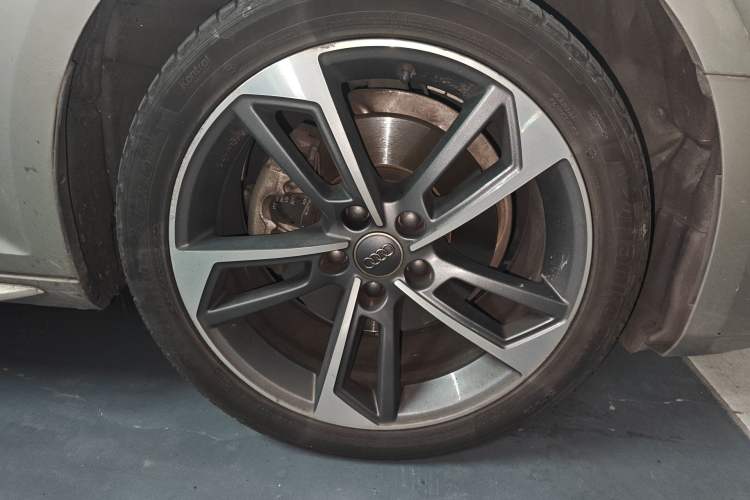 Used Audi A4L 2017 Plus 40 TFSI Sport Model Right Front Wheel Hub