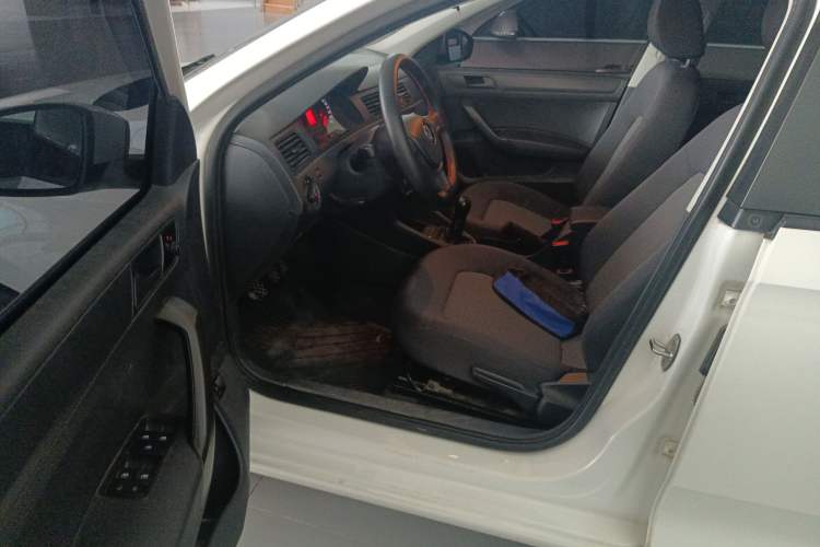 Used Volkswagen Santana 2016 1.6L Manual Fashion Edition
