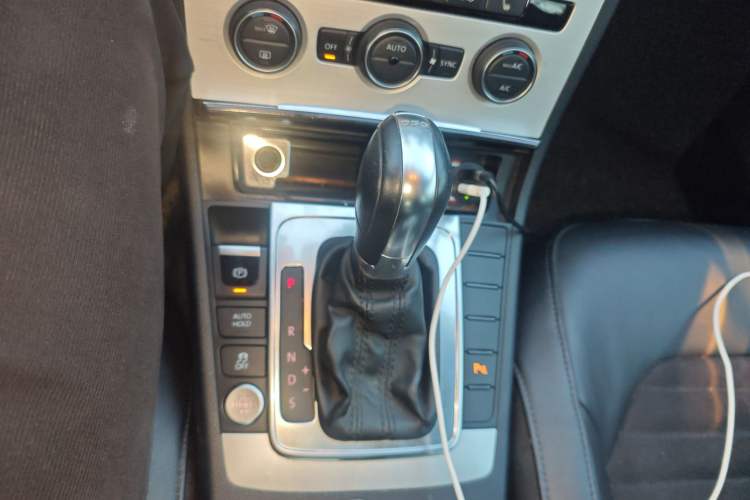 Used Volkswagen Magotan 2016 1.8TSI Luxury Comfort Model Gear Lever