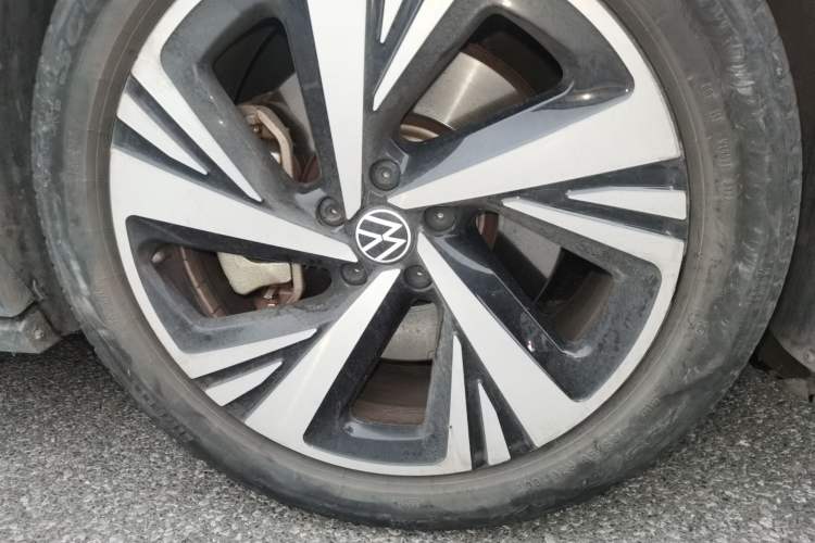 Used Volkswagen ID.6 CROZZ 2022 Long-Range PRO Edition Right Front Wheel Hub
