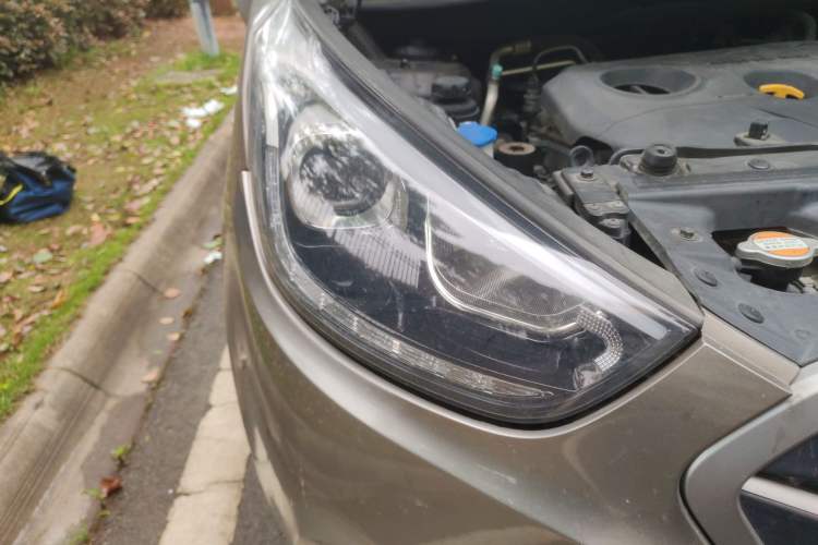Used Hyundai ix35 2013 2.0L Automatic Two-Wheel Drive Smart GLS China IV Standard Right Front Headlight