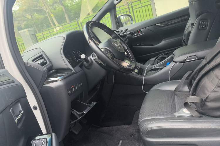 Used Lexus LM 2020 300h Seven-Seat Elegant Edition
