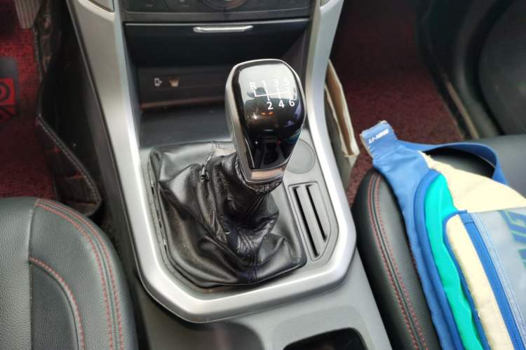 Used SAIC MAXUS T60 2017 2.8T Diesel Manual Two-Wheel Drive High-Ride Comfort Plus Long-Body Emission Standard V
