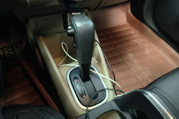 Used Venucia R50 2014 1.6L Automatic Splendid Edition