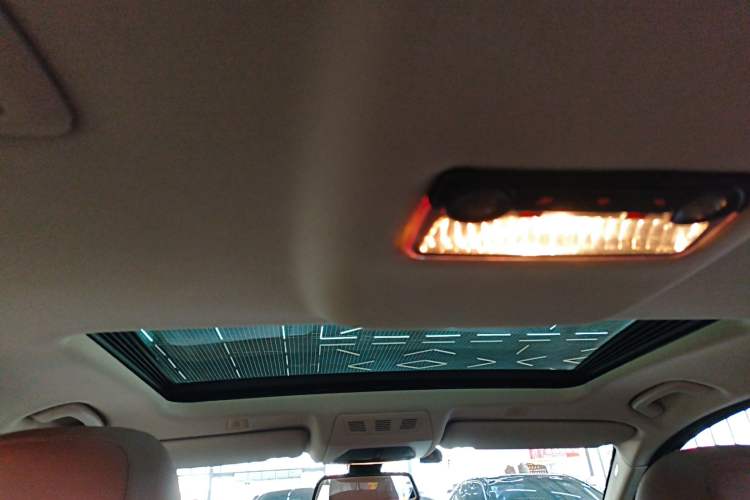 Used BMW 5 Series 2014 525Li Leading Model
