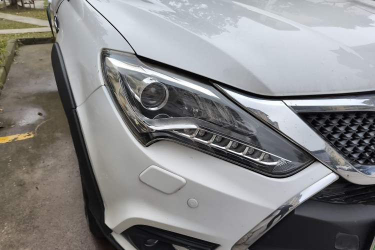 Used BYD Tang New Energy 2015 2.0T Four-Wheel-Drive Flagship Model