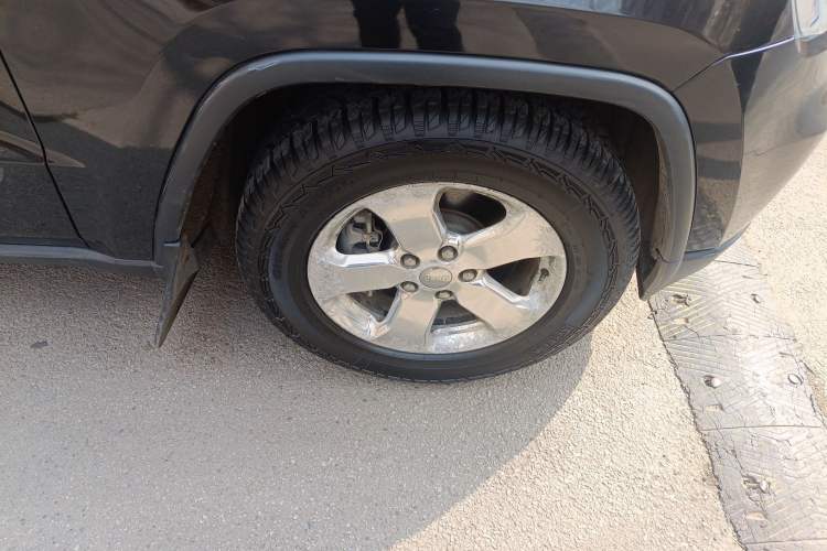 Used Jeep Grand Cherokee 2011 Revised Version 3.6L Comfort Edition
