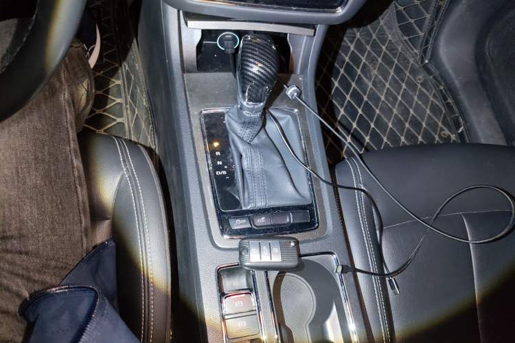 Used Roewe i6 2017 20T Automatic Flagship Edition Gear Lever