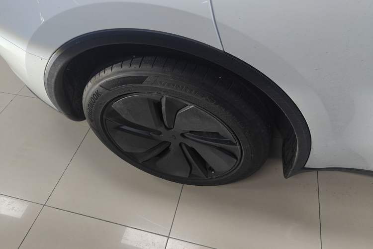 Used Tesla Model Y 2026 Long-Range All-Wheel-Drive Model