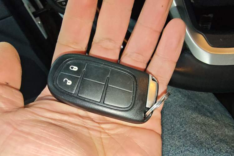 Used Jeep Cherokee 2016 2.4L Leading Edition
