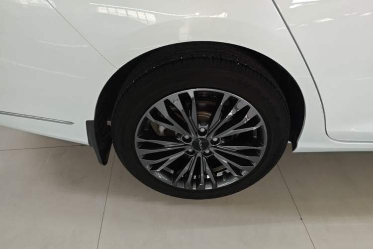 Used Dongfeng Aeolus Yixuan MAX 2023 1.5T Ultra-Stylish Trendsetting Dad Edition