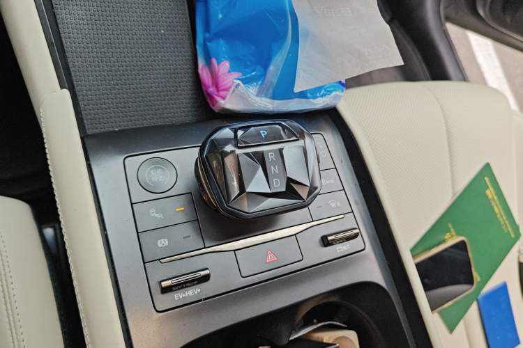 Used BYD Qin L 2024 DM-i 120KM Beyond Model Gear Lever