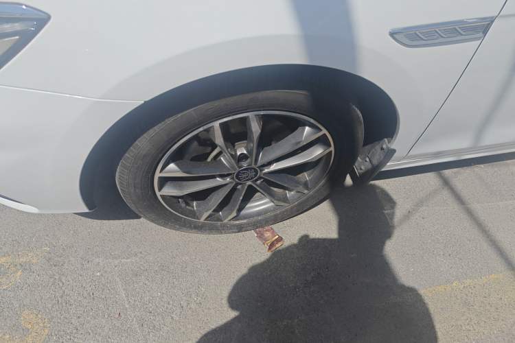 Used BYD Qin Pro 2019 Super Edition 1.5TI Automatic Smart Connect Enjoyment Model China VI Standard Left Front Wheel Hub