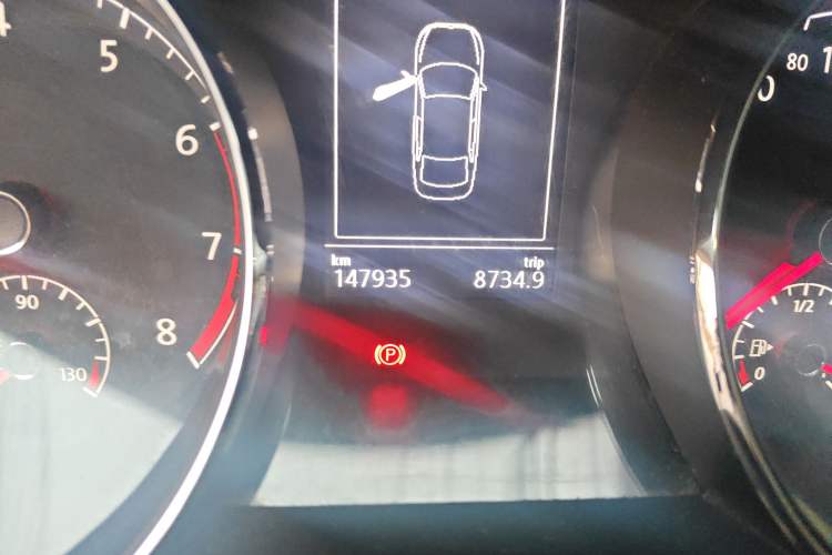 Used Volkswagen Lamando 2015 280TSI DSG Comfort Edition Odometer Close Up