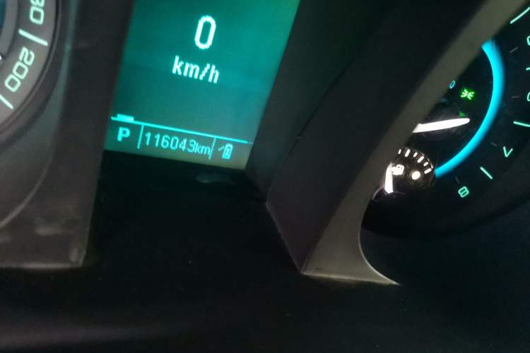 Used Buick GL8 2013 3.0L GT Luxury Business Haoya Edition Odometer Close Up