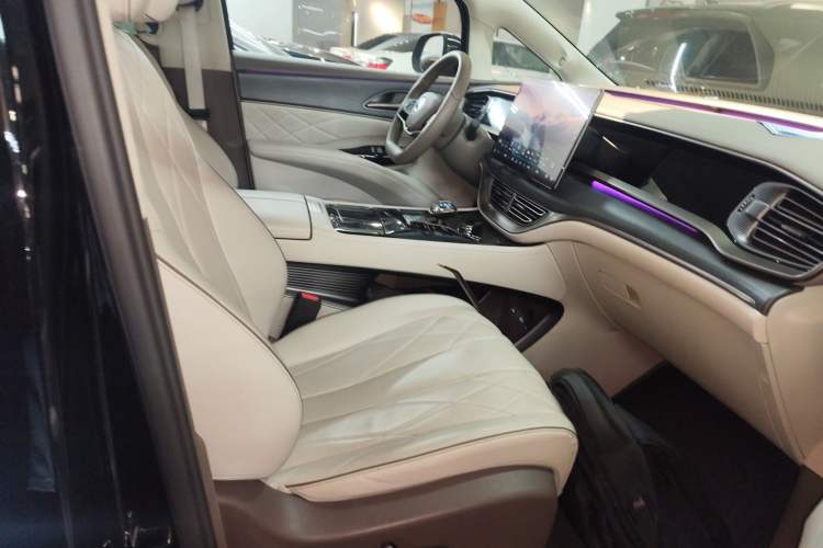 Used Denza D9 2022 DM-i 970 Four-Wheel Drive Flagship Model Right Front Seat