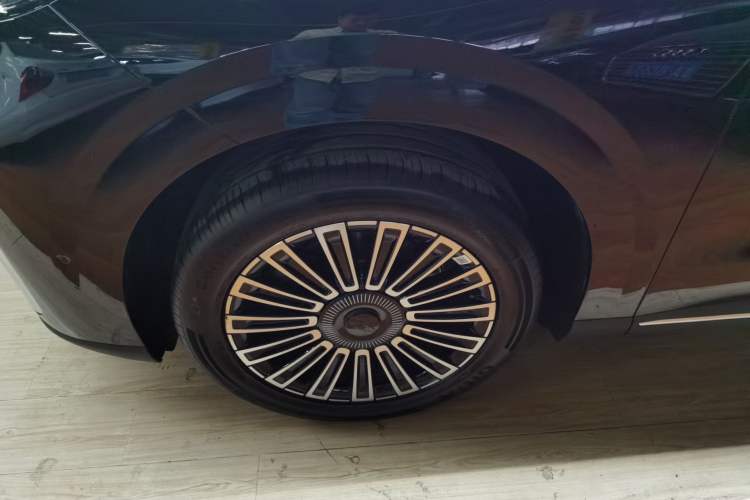 Used Chery T11 2026 Model 220 Rear-Drive Dual IMAX Theater Edition Left Front Wheel Hub