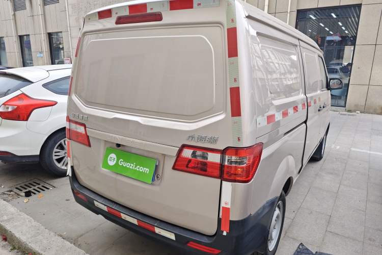 Used Jinbei Hiace X30 2023 1.5L Super-Enjoyment Van 2/5 Seats Non-Air-Conditioned Version SWC15M