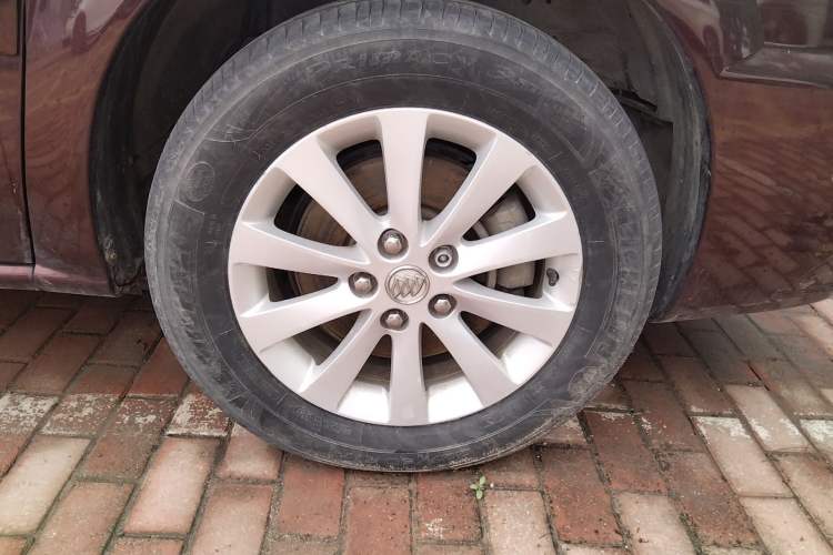 Used Buick GL8 2011 2.4L CT Comfort Edition Right Front Wheel Hub