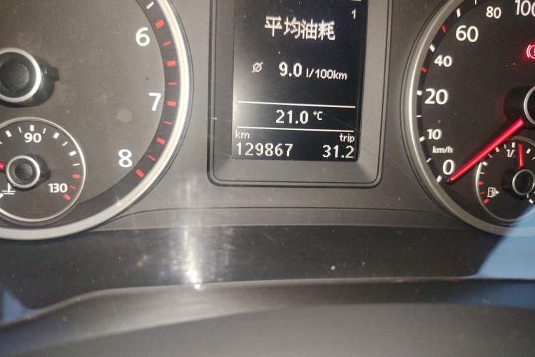 Used Volkswagen Tiguan 2010 1.8 TSI Automatic All-Wheel Drive Fashion Edition Odometer Close Up