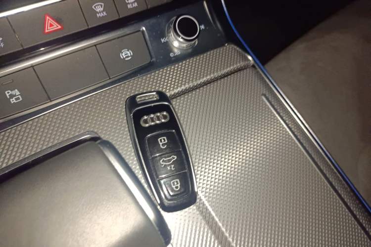 Used Audi A6L 2022 40 TFSI Luxury Dynamic Model Vehicle Key