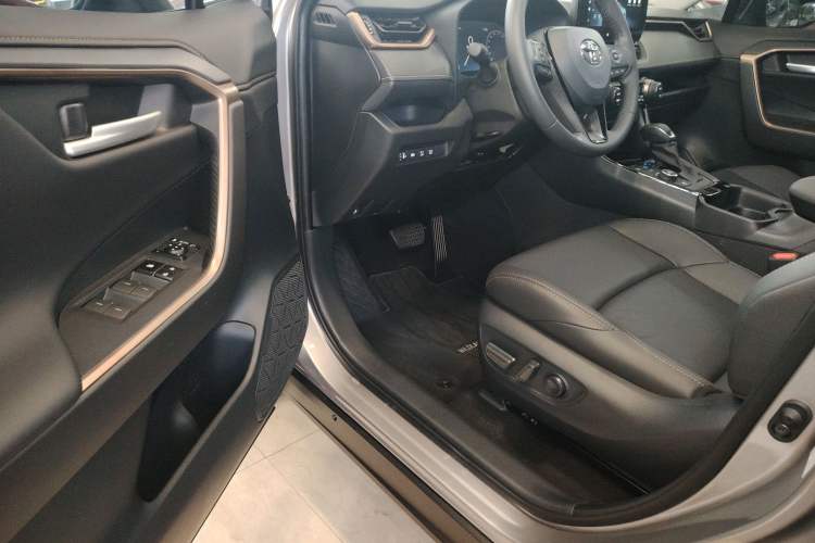 Used Toyota Wildlander 2024 Dual-Motor 2.5L E-CVT All-Wheel Drive Luxury PLUS Edition