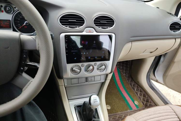 Used Ford Focus 2011 Sedan 1.8L Manual Classic Model Audio And AC Panel