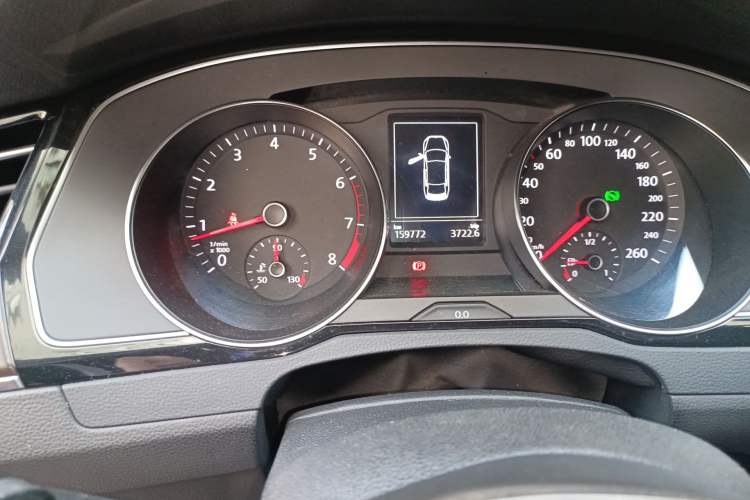 Used Volkswagen Magotan 2019 330TSI DSG Luxury Version China VI Standard Odometer Close Up