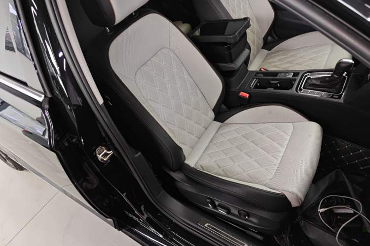 Used Volkswagen Magotan 2023 2 Million Units Commemorative Edition 330TSI DSG Luxury Version
