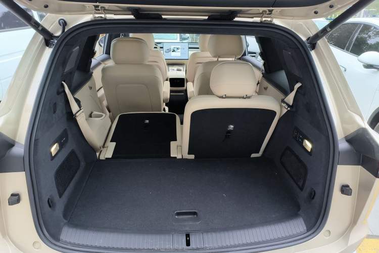 Used ONVO Luxeed L90 2025 Model—Ultra Six-Seater Version