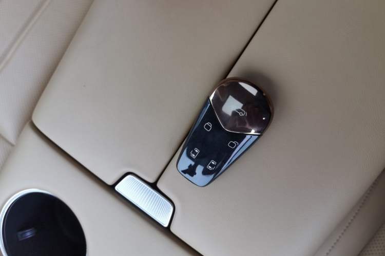 Used VOYAH Dream 2025 PHEV Four-Wheel-Drive Flagship Kunpeng Edition Vehicle Key