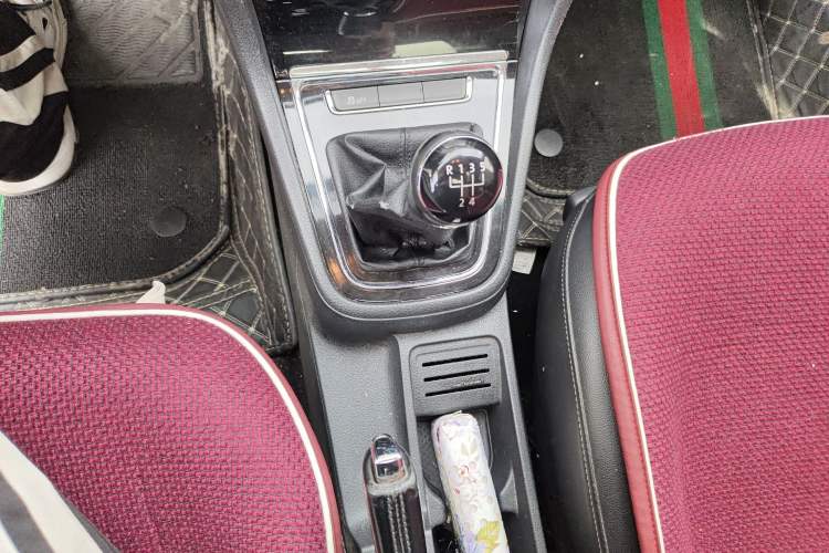 Used Volkswagen Bora 2013 1.6L Manual Comfort Model Gear Lever