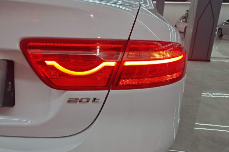 Used Jaguar XEL 2019 2.0T 200 PS Deluxe Edition