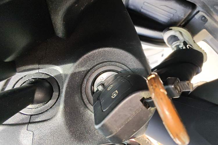 Used JMC Fushun 2022 2.0T Manual Van Short Wheelbase Mid-Height Roof 3-Seater Vehicle Key