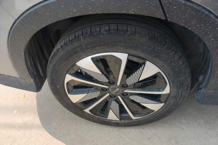 Used BYD Song PLUS New Energy 2025 DM-i 112KM Prestige Model Right Rear Wheel Hub