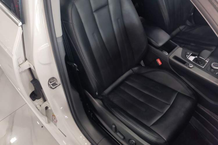 Used Audi A4L 2017 40 TFSI Ambition Edition
