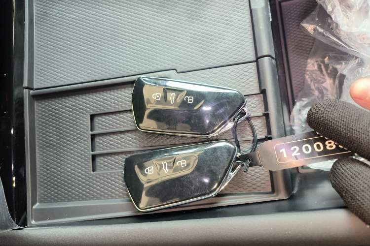 Used Volkswagen ID.UNYX 2025 Pro model Vehicle Key