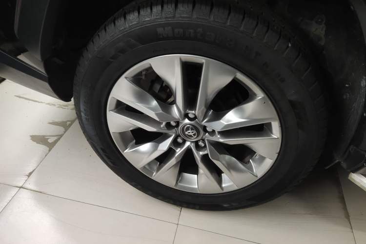 Used Toyota Wildlander 2020 2.0L CVT Two-Wheel Drive Luxury Edition Right Rear Wheel Hub