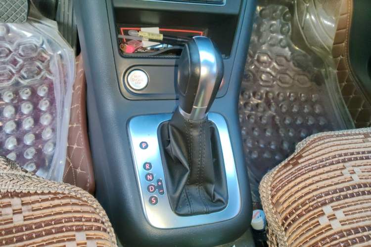 Used Volkswagen Tiguan 2015 1.8TSI Automatic Two-Wheel Drive Luxury Model Gear Lever